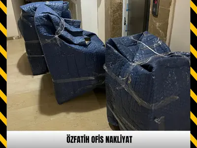 Battaniyeye sarılıp paletlenmiş ofis koltukları